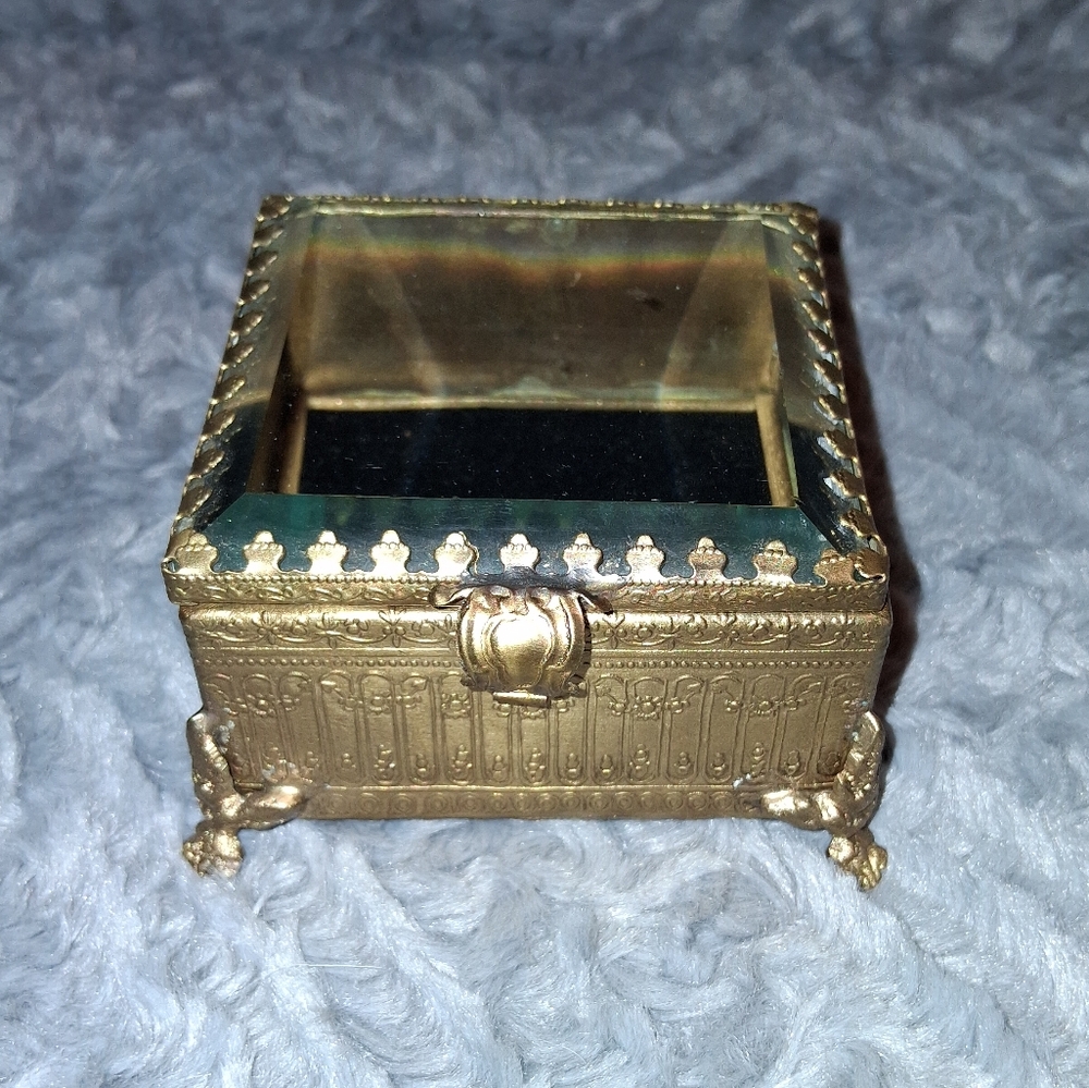 Beautiful Vinage Trinket Box Glass Top Footed